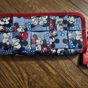 Harveys Seatbelt Mickey Loves Minnie Clutch Walet